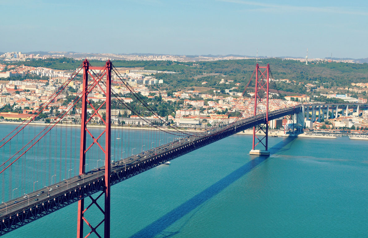 A Ponte de 25 de Abril, Lisboa - Portugal