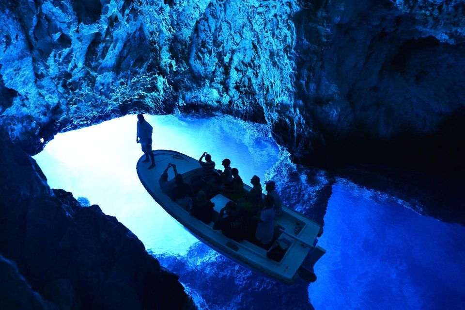 Vis e a Gruta azul